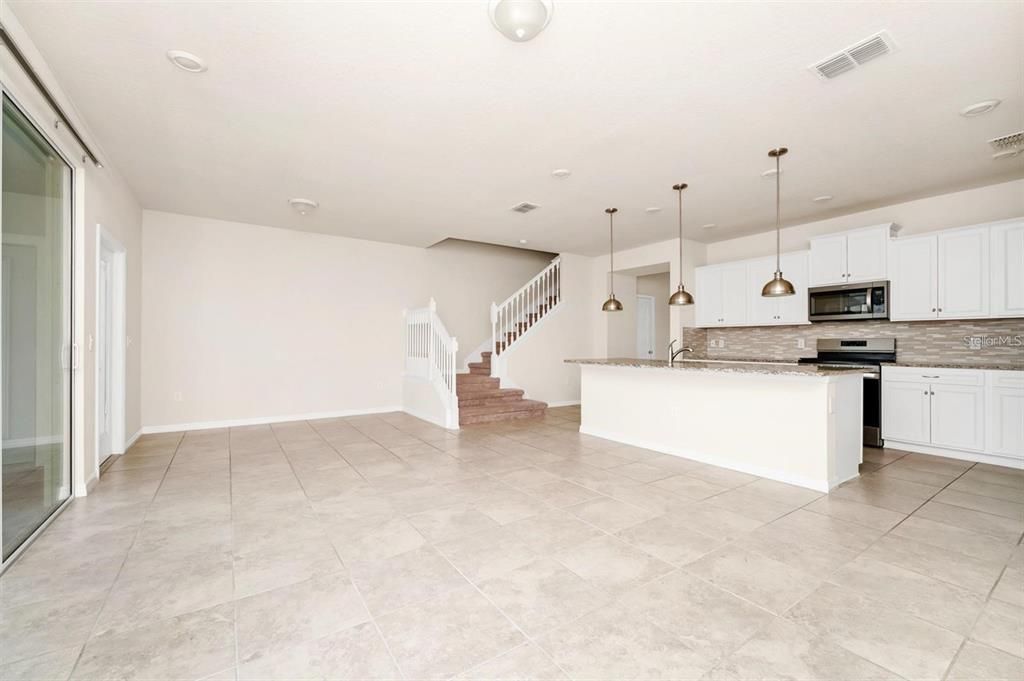 For Sale: $380,000 (5 beds, 4 baths, 2281 Square Feet)