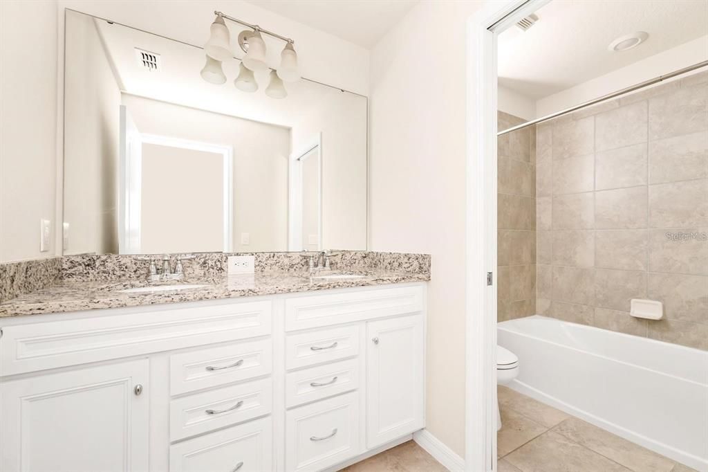 For Sale: $380,000 (5 beds, 4 baths, 2281 Square Feet)