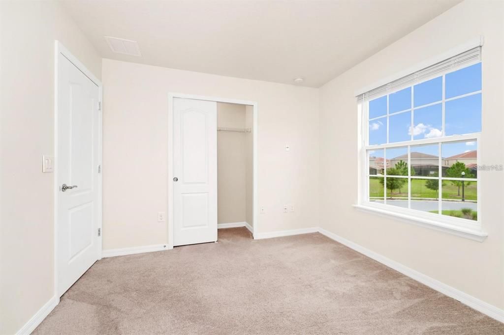 For Sale: $380,000 (5 beds, 4 baths, 2281 Square Feet)