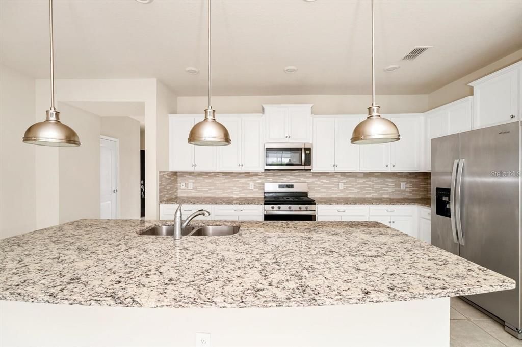 For Sale: $380,000 (5 beds, 4 baths, 2281 Square Feet)