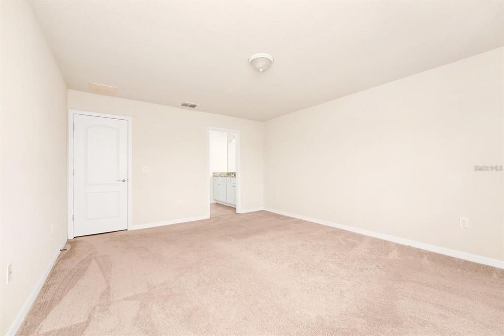 For Sale: $380,000 (5 beds, 4 baths, 2281 Square Feet)