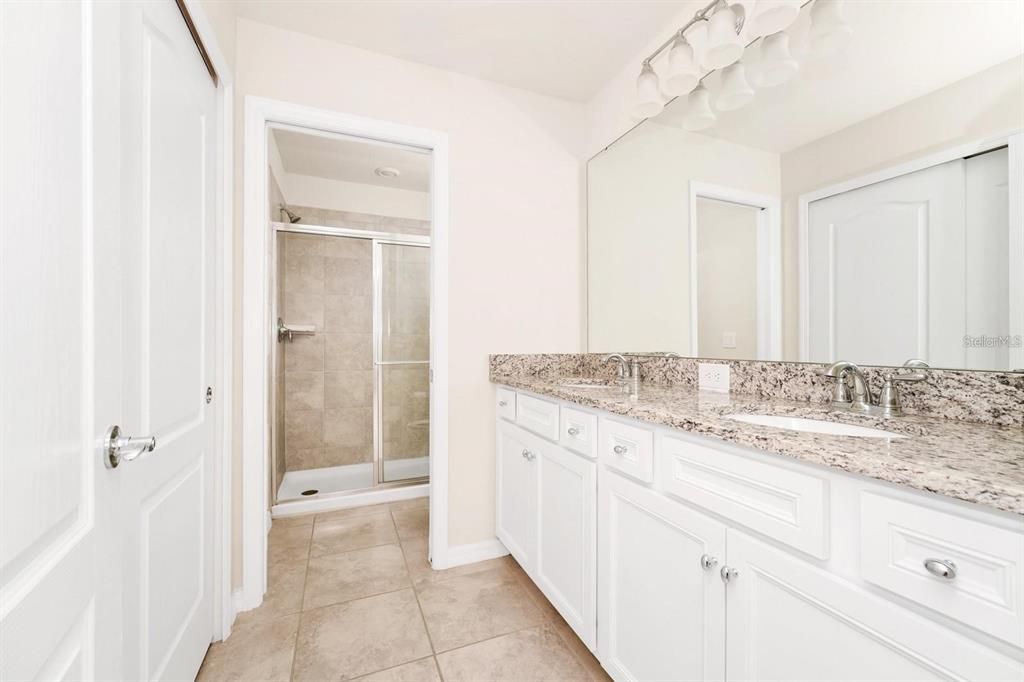 For Sale: $380,000 (5 beds, 4 baths, 2281 Square Feet)
