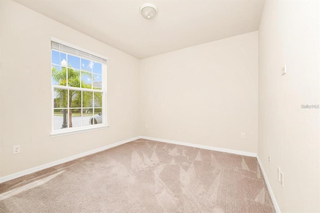 For Sale: $380,000 (5 beds, 4 baths, 2281 Square Feet)