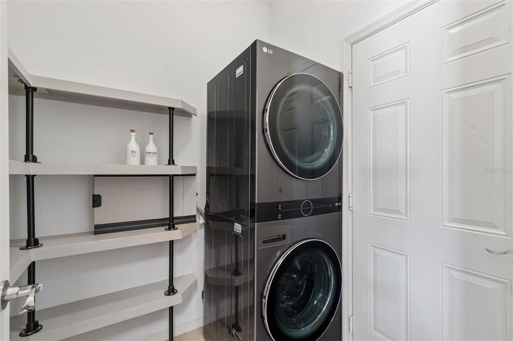 На продажу: $299,900 (3 спален, 2 ванн, 1736 Квадратных фут)