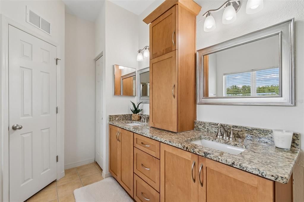 На продажу: $299,900 (3 спален, 2 ванн, 1736 Квадратных фут)