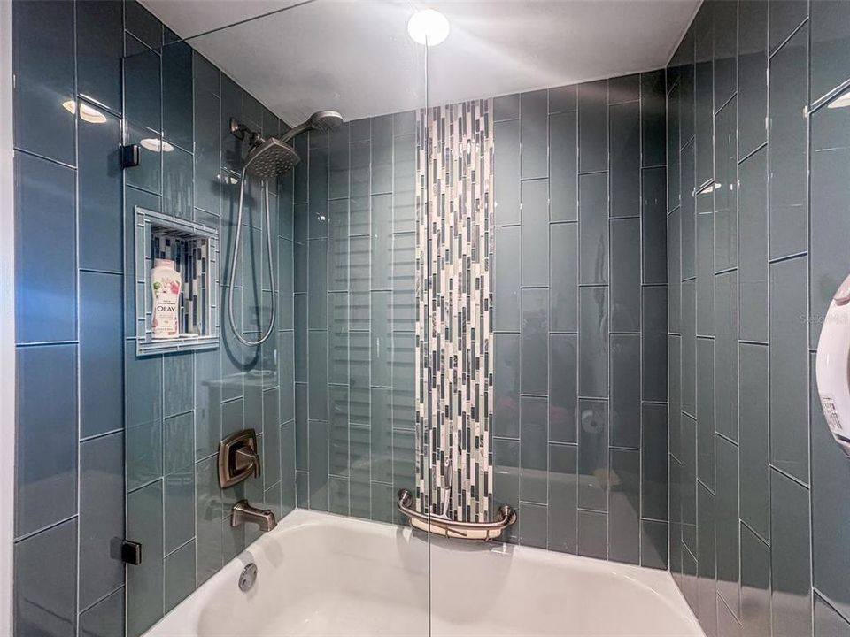 В аренду: $2,400 (1 спален, 1 ванн, 885 Квадратных фут)