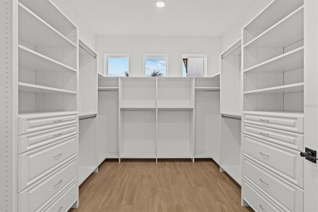 На продажу: $799,900 (4 спален, 3 ванн, 2824 Квадратных фут)