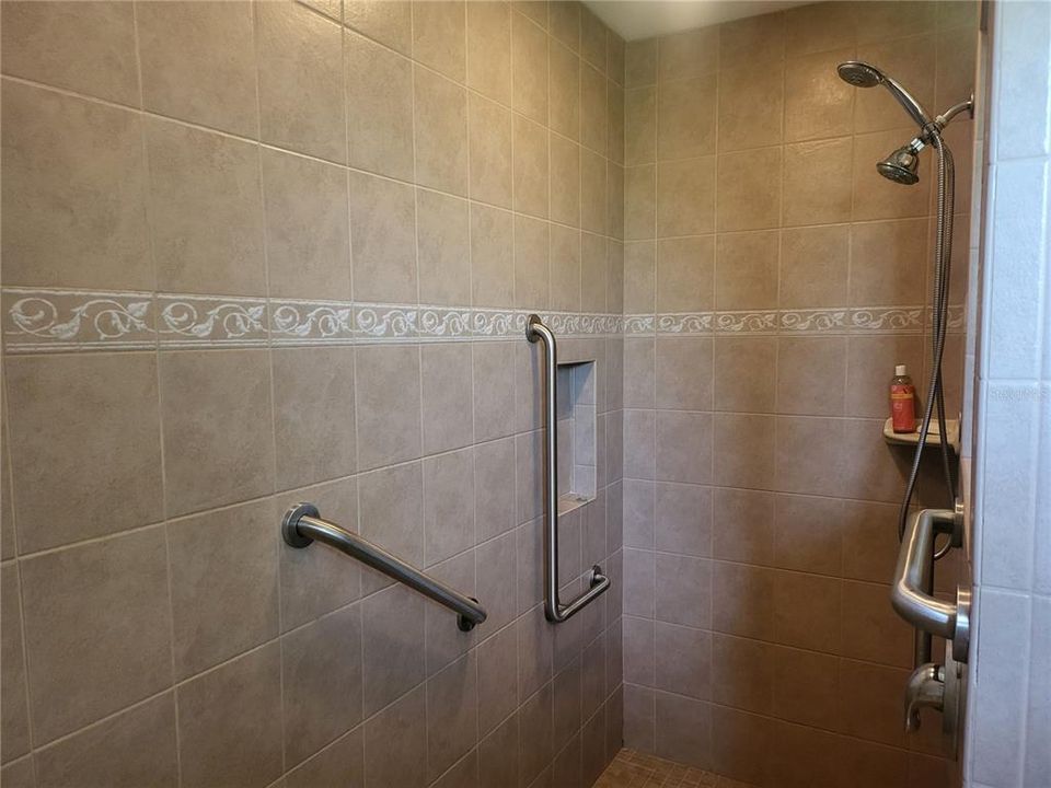 В аренду: $2,000 (3 спален, 3 ванн, 1319 Квадратных фут)