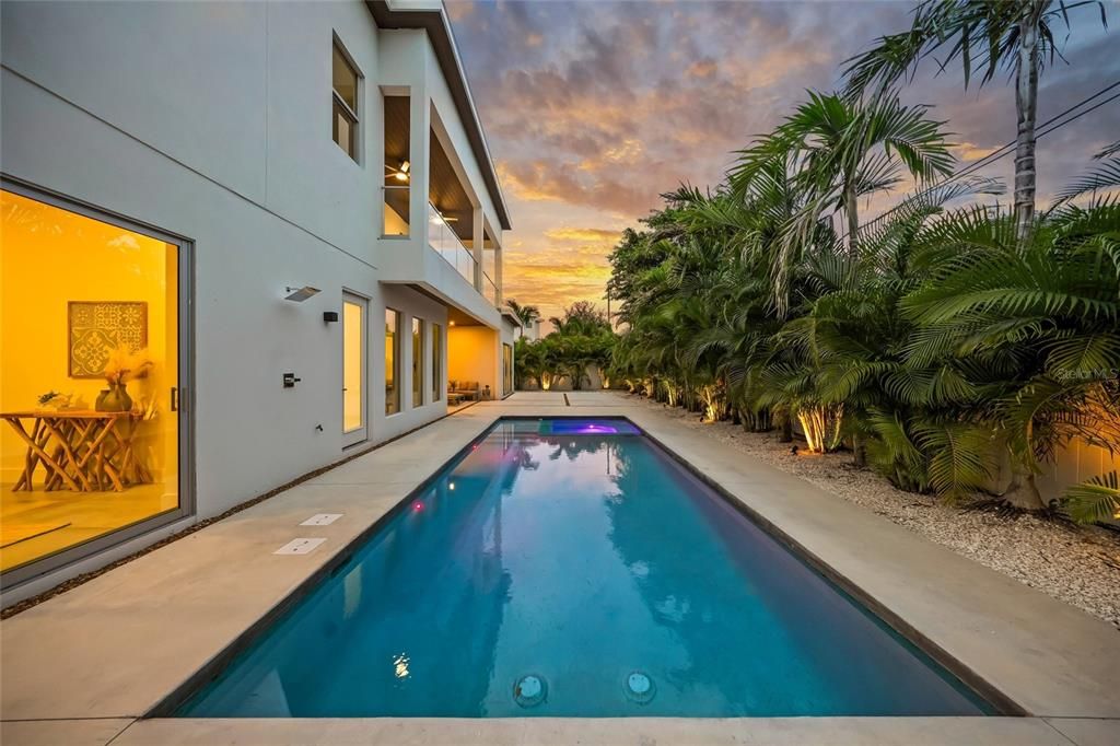 For Sale: $2,250,000 (6 beds, 6 baths, 3931 Square Feet)