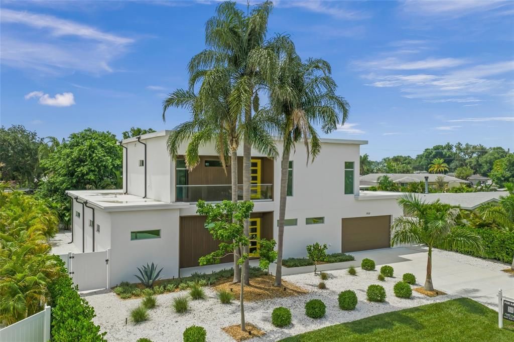 For Sale: $2,250,000 (6 beds, 6 baths, 3931 Square Feet)