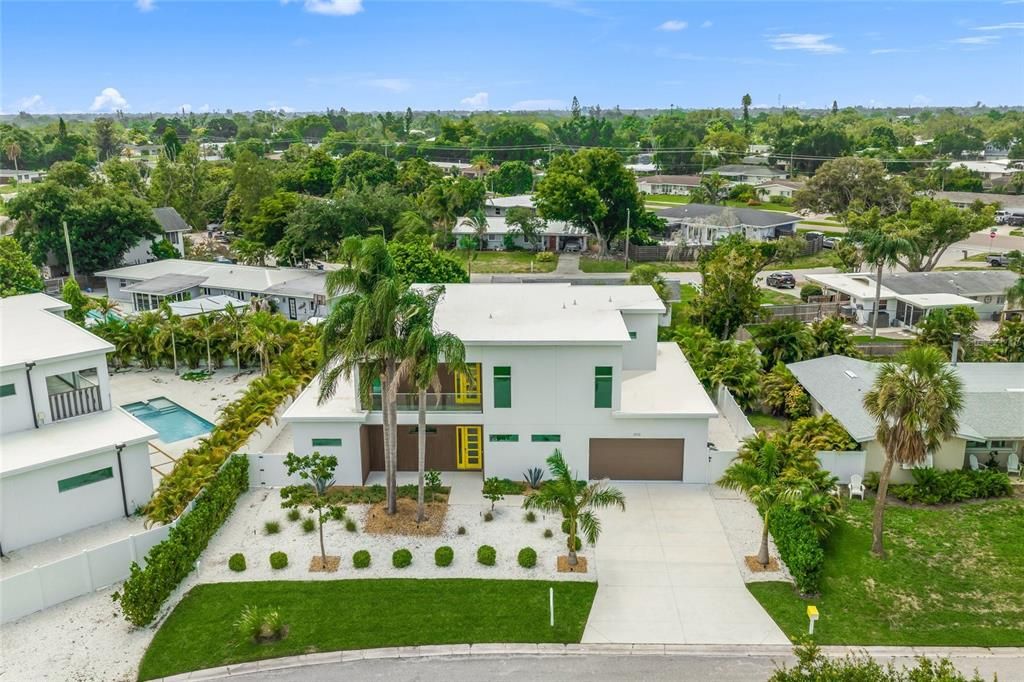 For Sale: $2,250,000 (6 beds, 6 baths, 3931 Square Feet)