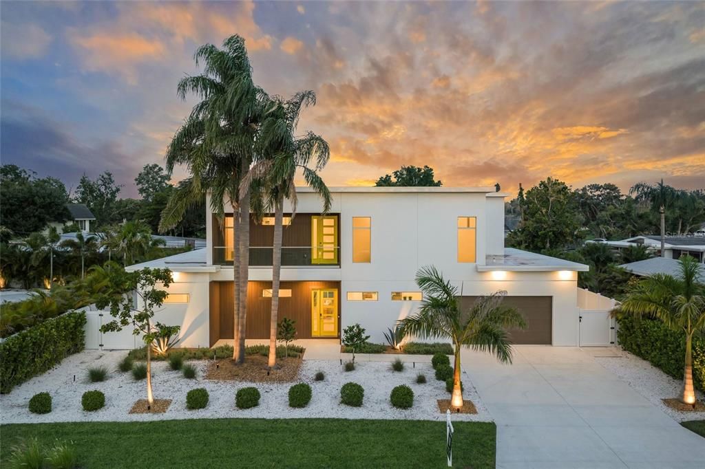 For Sale: $2,250,000 (6 beds, 6 baths, 3931 Square Feet)