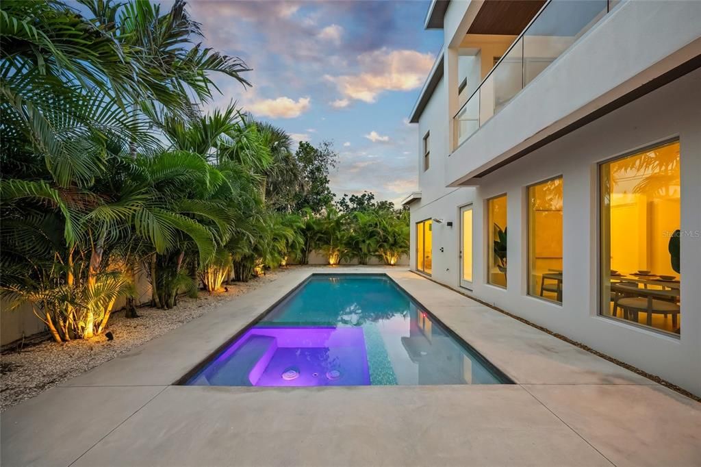 For Sale: $2,250,000 (6 beds, 6 baths, 3931 Square Feet)
