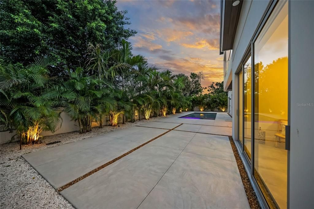 For Sale: $2,250,000 (6 beds, 6 baths, 3931 Square Feet)