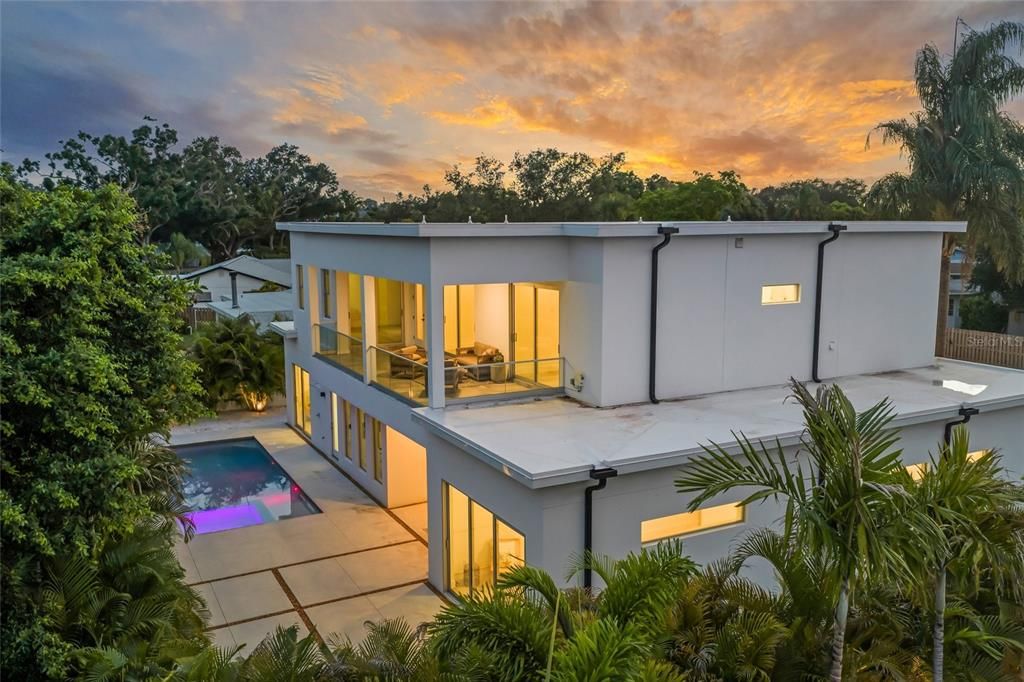 For Sale: $2,250,000 (6 beds, 6 baths, 3931 Square Feet)