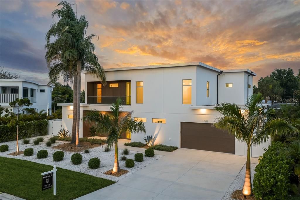 For Sale: $2,250,000 (6 beds, 6 baths, 3931 Square Feet)