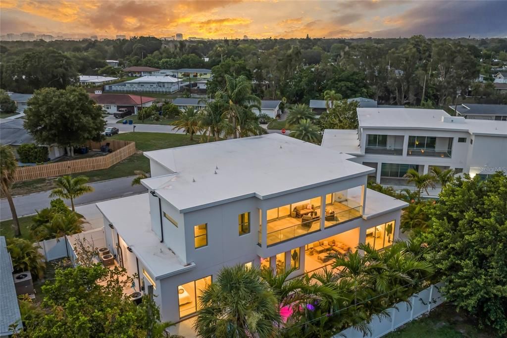 For Sale: $2,250,000 (6 beds, 6 baths, 3931 Square Feet)