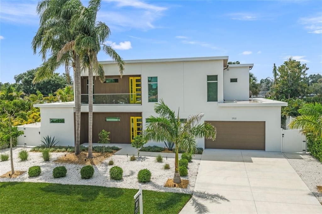For Sale: $2,250,000 (6 beds, 6 baths, 3931 Square Feet)