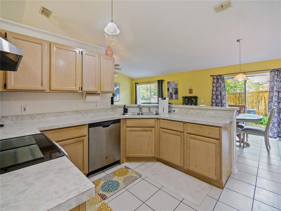 En Venta: $320,000 (3 camas, 2 baños, 1817 Pies cuadrados)