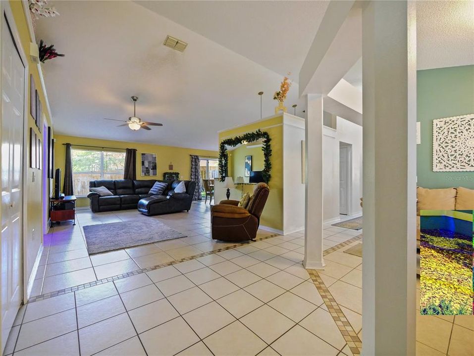 En Venta: $320,000 (3 camas, 2 baños, 1817 Pies cuadrados)