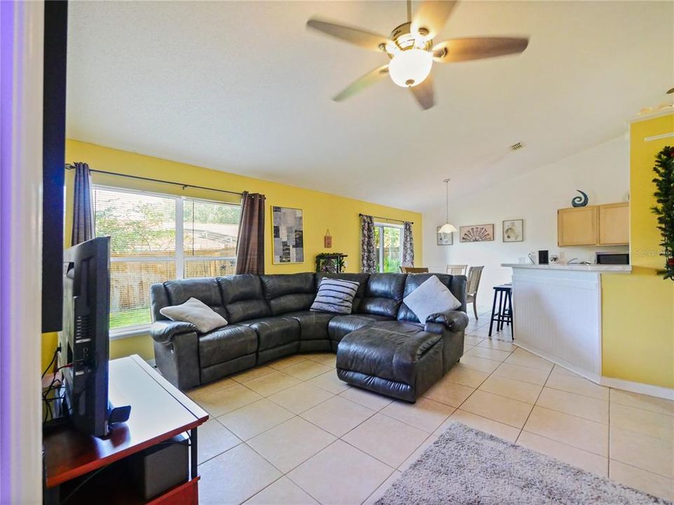 En Venta: $320,000 (3 camas, 2 baños, 1817 Pies cuadrados)