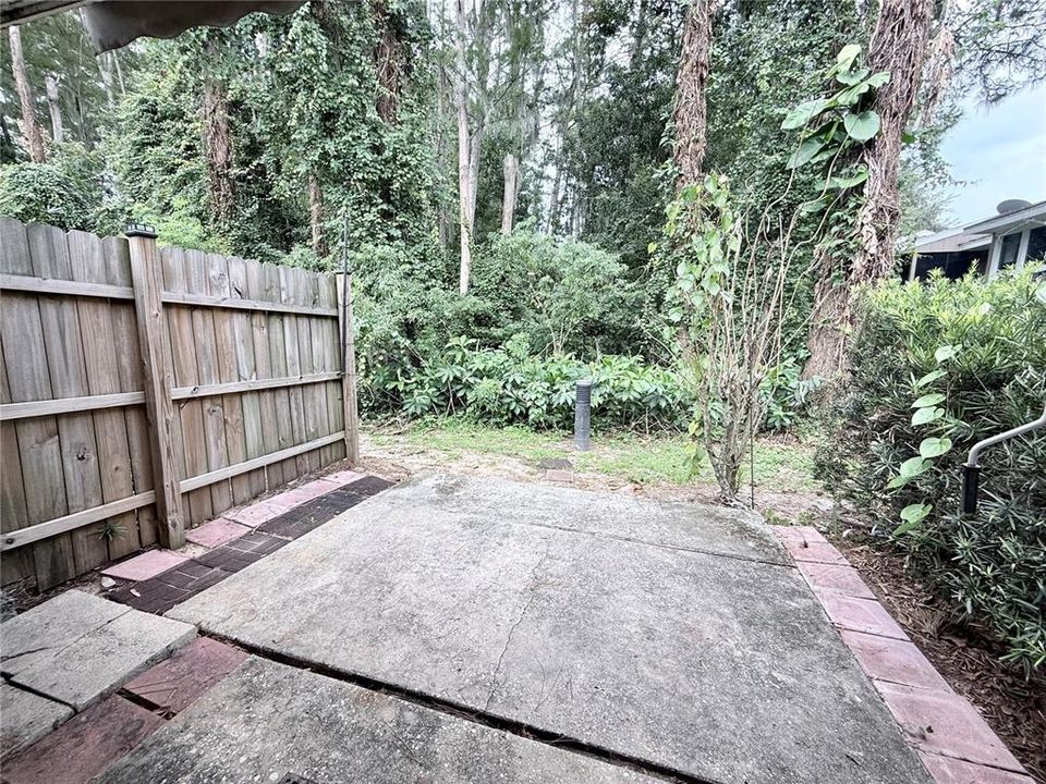For Sale: $159,900 (2 beds, 1 baths, 999 Square Feet)