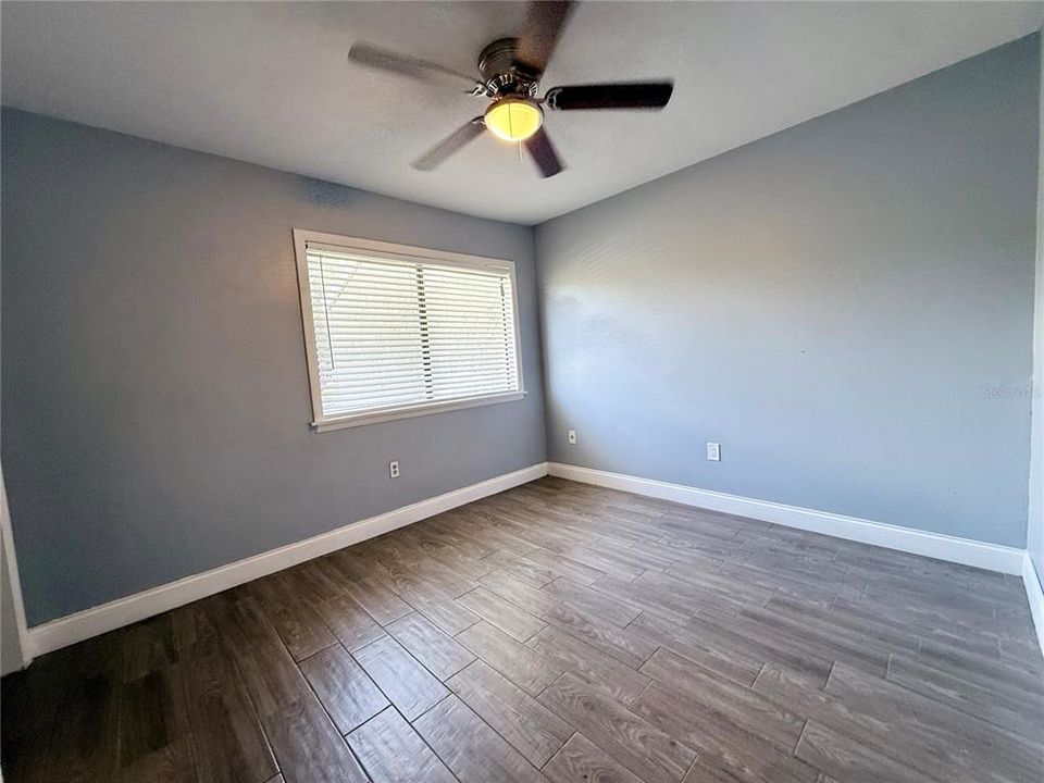 For Sale: $159,900 (2 beds, 1 baths, 999 Square Feet)