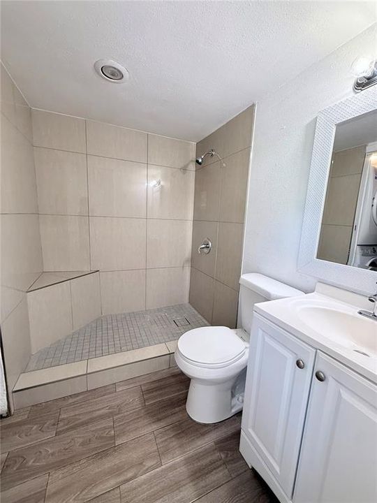 For Sale: $159,900 (2 beds, 1 baths, 999 Square Feet)