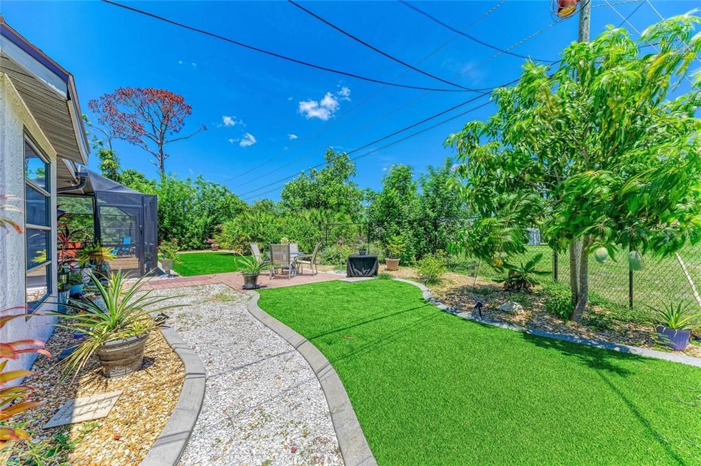На продажу: $429,900 (3 спален, 2 ванн, 2015 Квадратных фут)