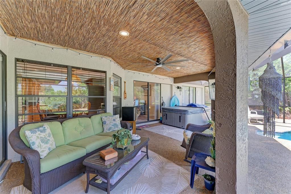На продажу: $429,900 (3 спален, 2 ванн, 2015 Квадратных фут)