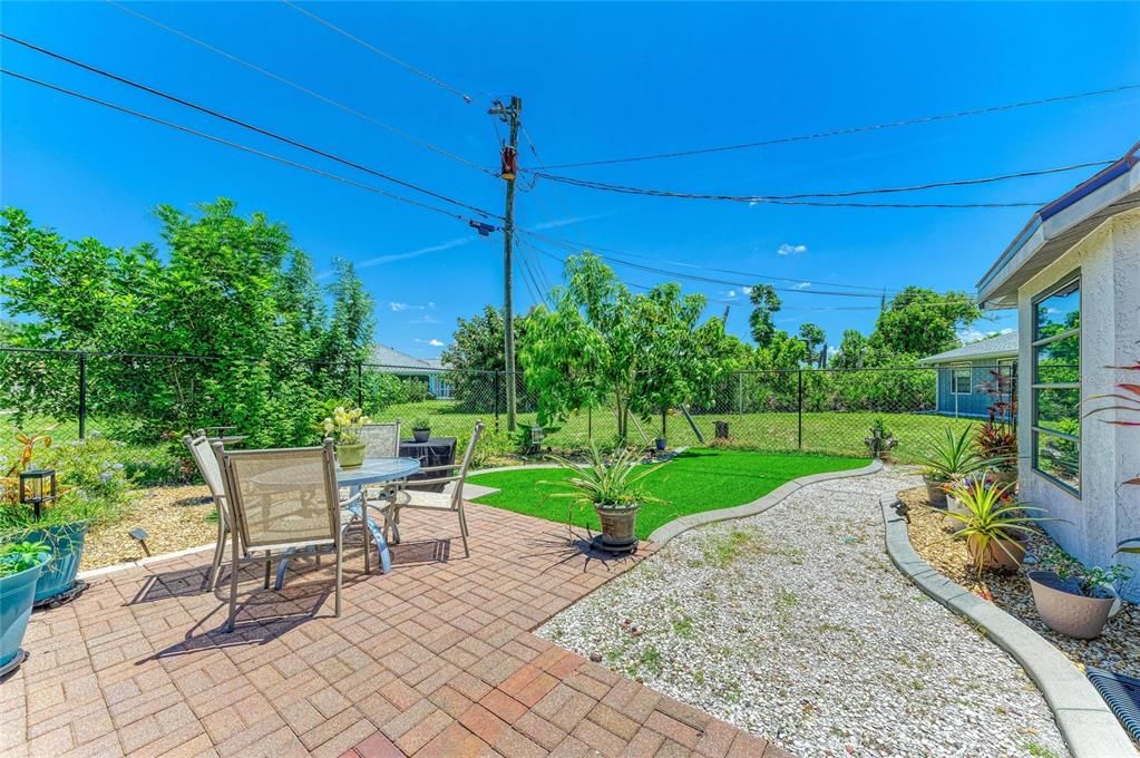 На продажу: $429,900 (3 спален, 2 ванн, 2015 Квадратных фут)