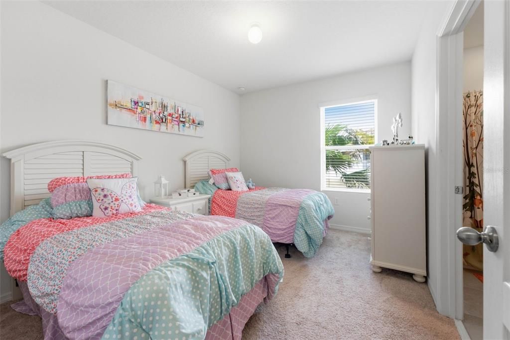 En Venta: $409,900 (5 camas, 5 baños, 2460 Pies cuadrados)