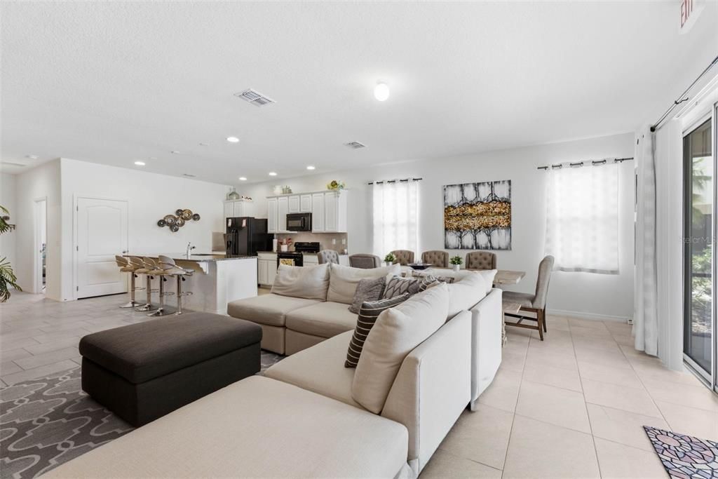 En Venta: $409,900 (5 camas, 5 baños, 2460 Pies cuadrados)