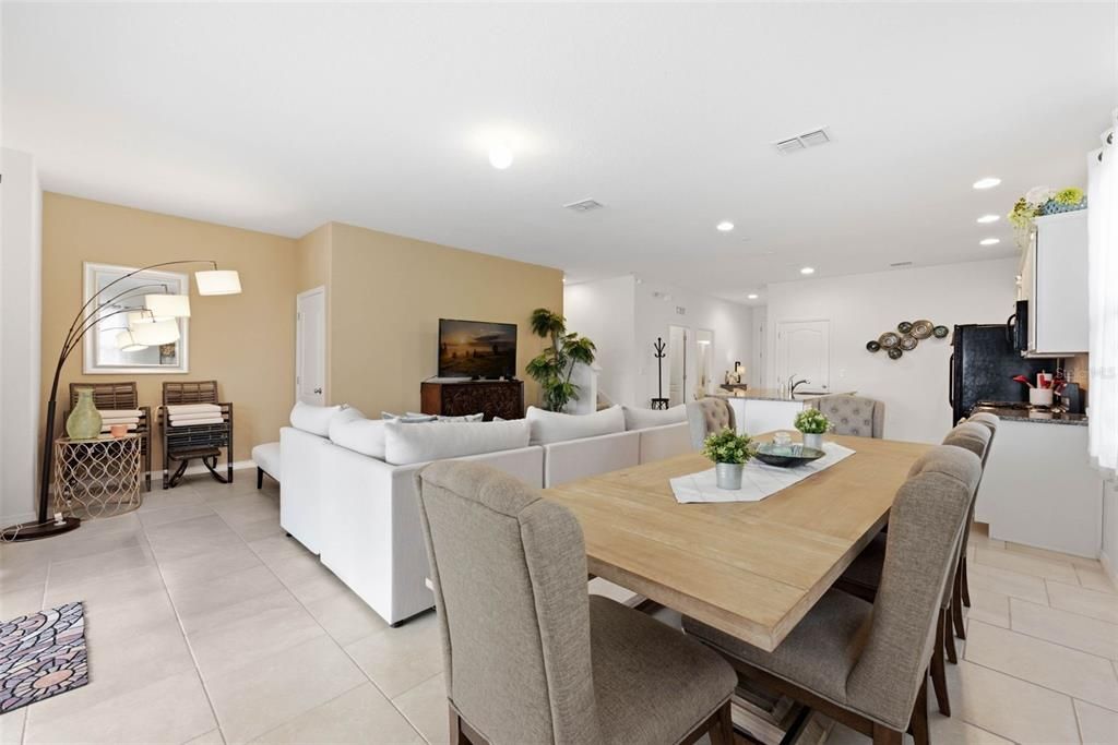 En Venta: $409,900 (5 camas, 5 baños, 2460 Pies cuadrados)