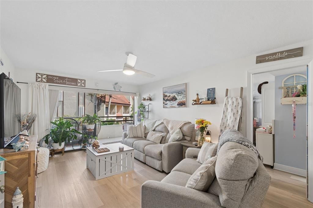En Venta: $439,000 (2 camas, 2 baños, 1040 Pies cuadrados)