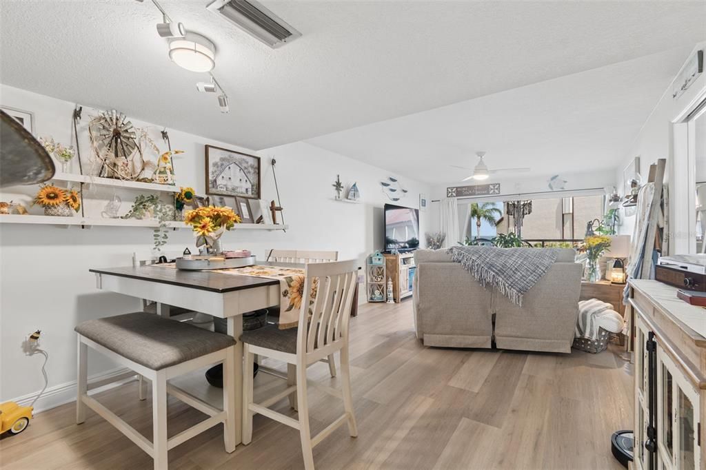En Venta: $439,000 (2 camas, 2 baños, 1040 Pies cuadrados)
