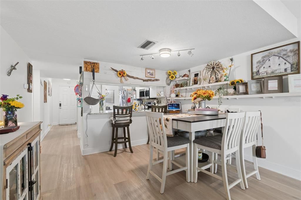 En Venta: $439,000 (2 camas, 2 baños, 1040 Pies cuadrados)