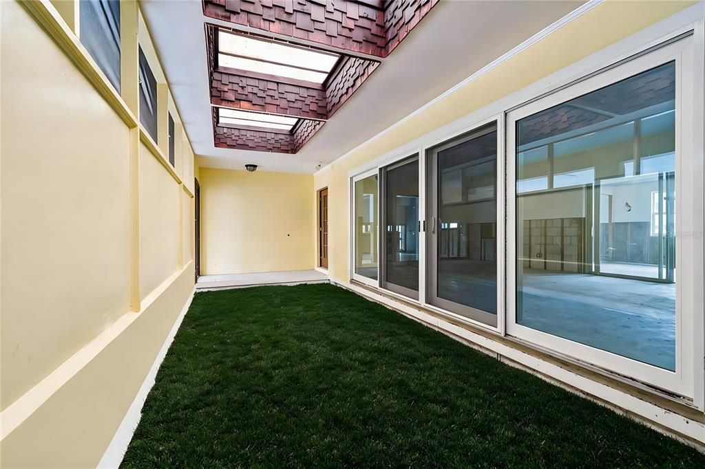 Activo con contrato: $347,000 (4 camas, 2 baños, 2291 Pies cuadrados)