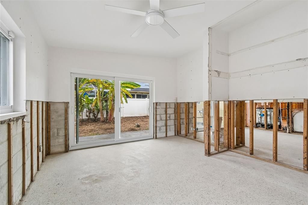 Activo con contrato: $347,000 (4 camas, 2 baños, 2291 Pies cuadrados)