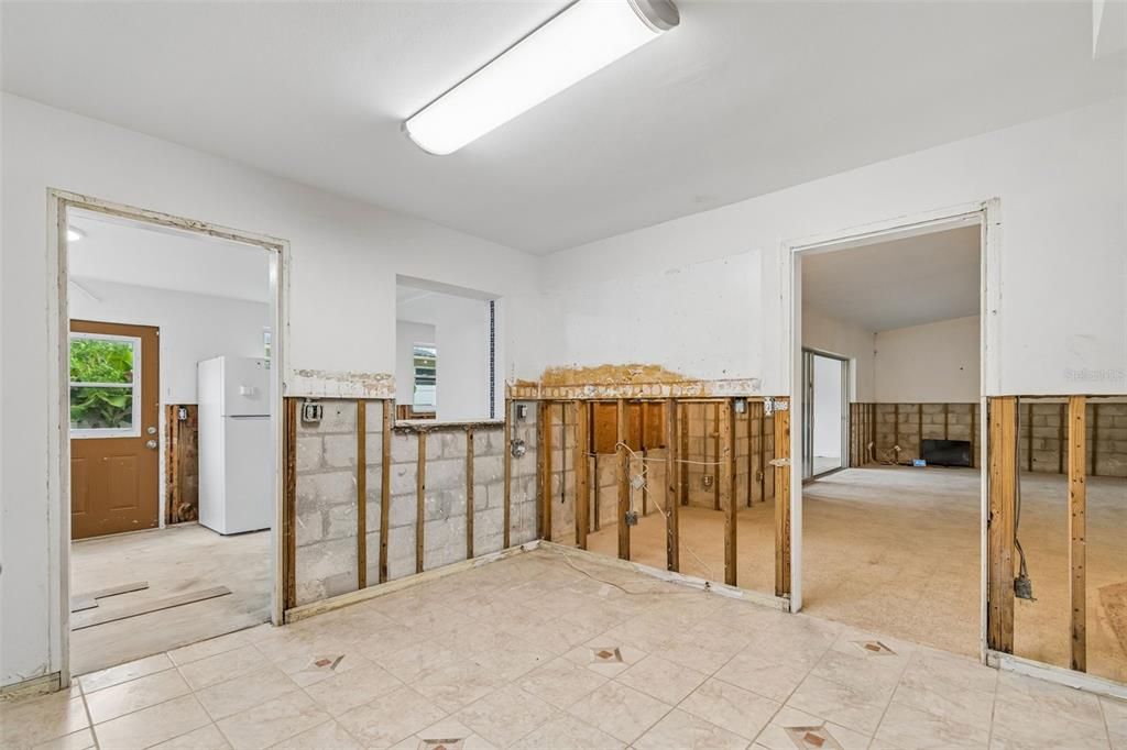 Activo con contrato: $347,000 (4 camas, 2 baños, 2291 Pies cuadrados)