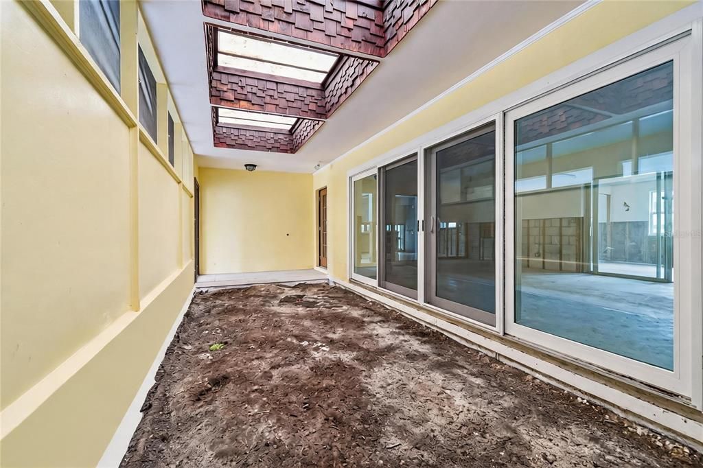 Activo con contrato: $347,000 (4 camas, 2 baños, 2291 Pies cuadrados)
