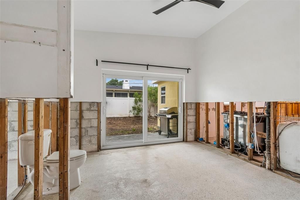 Activo con contrato: $347,000 (4 camas, 2 baños, 2291 Pies cuadrados)