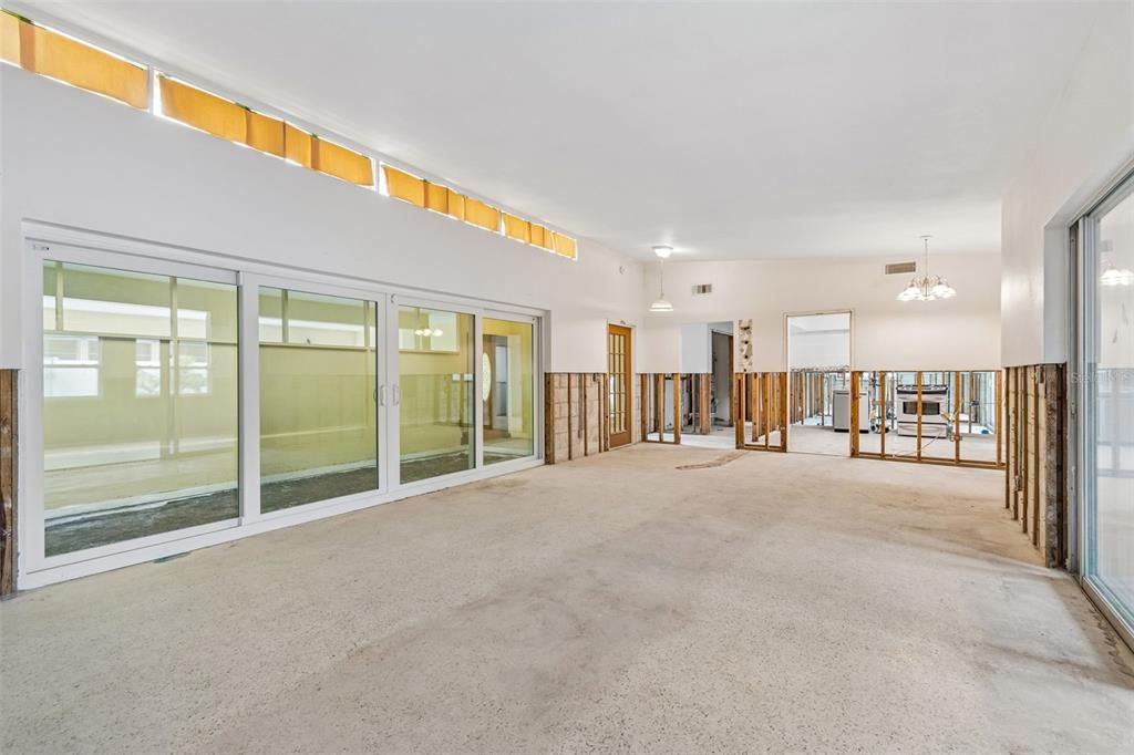 Activo con contrato: $347,000 (4 camas, 2 baños, 2291 Pies cuadrados)