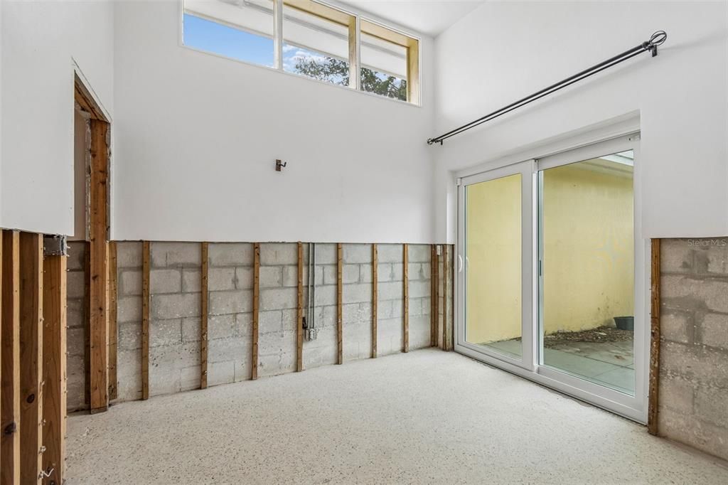 Activo con contrato: $347,000 (4 camas, 2 baños, 2291 Pies cuadrados)