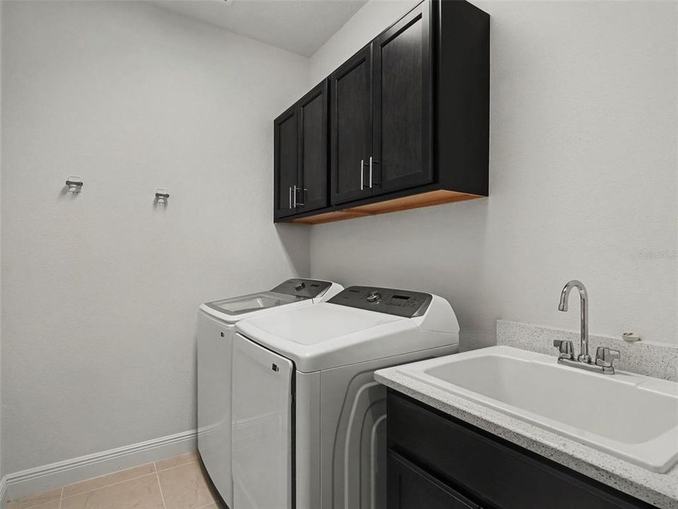 На продажу: $399,999 (2 спален, 2 ванн, 1575 Квадратных фут)