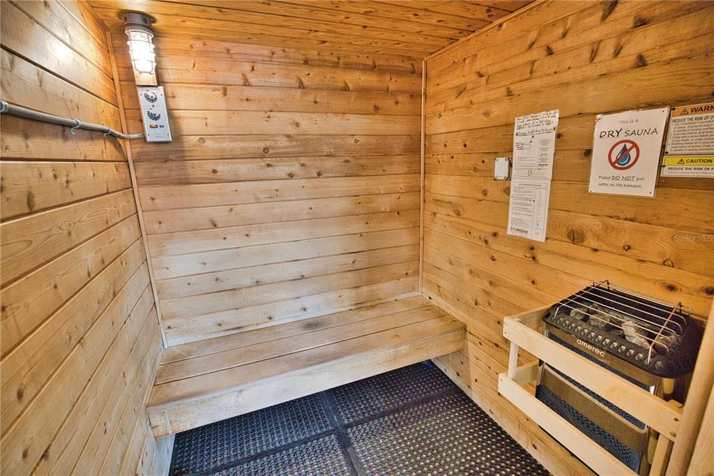 На продажу: $159,900 (2 спален, 2 ванн, 1572 Квадратных фут)