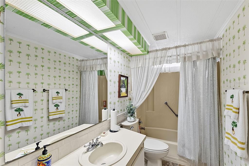 На продажу: $159,900 (2 спален, 2 ванн, 1572 Квадратных фут)