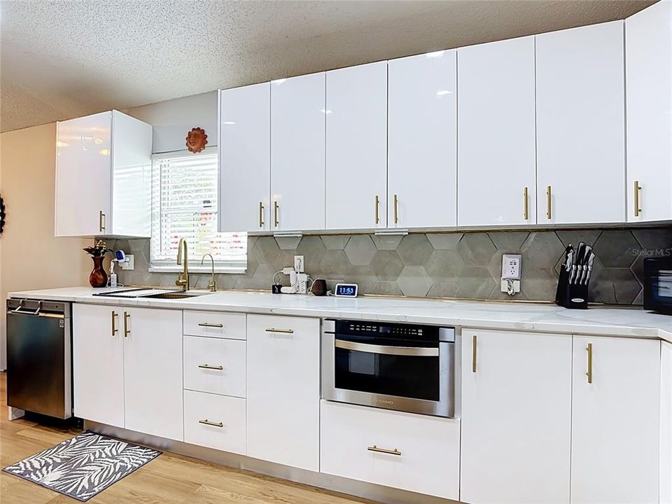 На продажу: $360,000 (4 спален, 2 ванн, 1684 Квадратных фут)