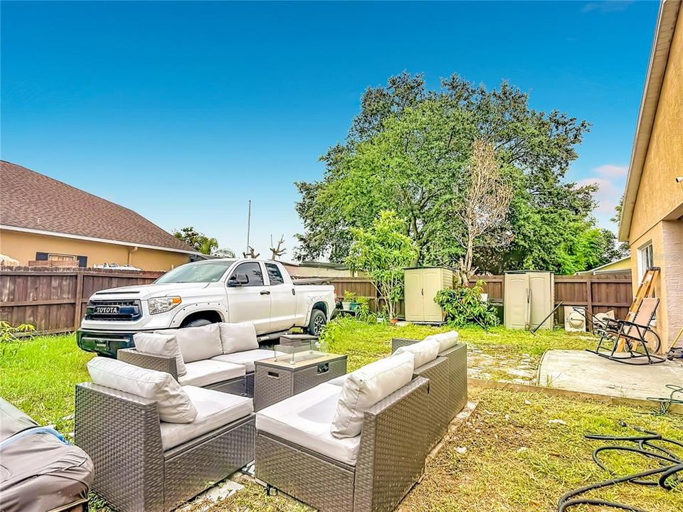 На продажу: $360,000 (4 спален, 2 ванн, 1684 Квадратных фут)