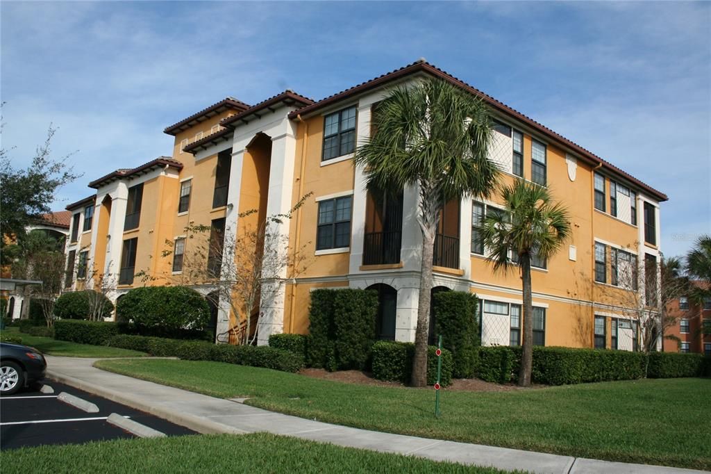 For Rent: $1,450 (1 beds, 1 baths, 768 Square Feet)